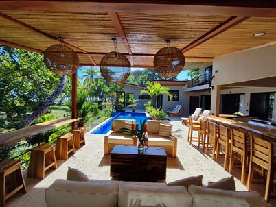 New DIRECT BEACHFRONT-7BR,7bath-close to Manuel Antonio, Dominical, whale’s tail