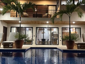 Pool - 7 bed, 7 bath BEACHFRONT- last minute DECEMBER DISCOUNTS ideal for large groups. (Savegre)