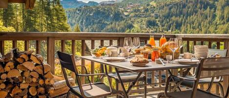 تناول الطعام بالخارج