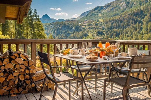 Chalet, vue pistes de ski, terrasse, balcon, cheminée ou poêle à bois, télévision, casier à ski