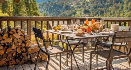 Chalet, vue pistes de ski, terrasse, balcon, cheminĂ©e ou poĂȘle Ă bois, tĂ©lĂ©vision, casier Ă ski