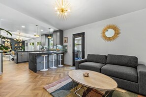 Televisie en een open haard