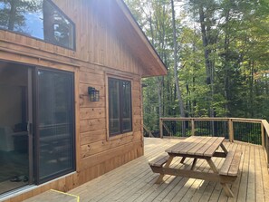 Outdoor dining - Timber cottage with large deck overlooking the water. Boat access only, no road. (Coldwater)