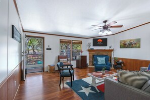 TV, fireplace