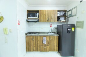 冷蔵庫 、調理器具と食器
