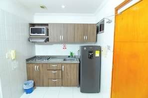 Refrigerador y utensilios de cocina 