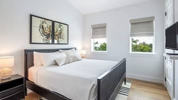6 bedrooms, iron/ironing board, WiFi, bed sheets