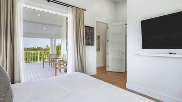 6 bedrooms, iron/ironing board, WiFi, bed sheets