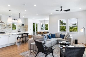 TV, offices - Crestwood House at Lunara Bay (Key West)