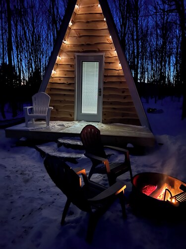 A cozy cabin ideal for a couple who want to get away and enjoy the outdoors.