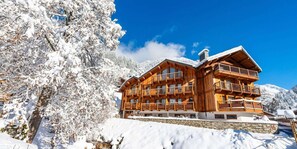 Exterior - Ground floor, swimming pool, sauna, balcony, fireplace or stove, parking, tv, ski locker, 72m² (Champagny-en-Vanoise)