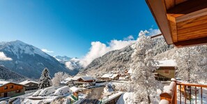 Property grounds - Ground floor, swimming pool, sauna, balcony, fireplace or stove, parking, tv, ski locker, 70m² (Champagny-en-Vanoise)