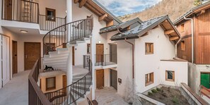 Interior - Ground floor, swimming pool, sauna, balcony, fireplace or stove, parking, tv, ski locker, 70m² (Champagny-en-Vanoise)