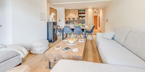 Living area - 1st floor, swimming pool, sauna, balcony, fireplace or stove, parking, tv, ski locker, 59m² (Champagny-en-Vanoise)