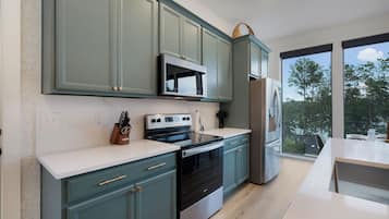 雪櫃、微波爐、焗爐、爐具