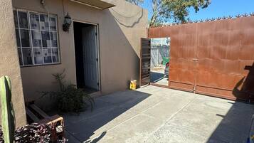 เบสิกสตูดิโอ, 1 ห้องนอน, ปลอดบุหรี่, ตู้เย็นและไมโครเวฟ | ลานระเบียง/นอกชาน