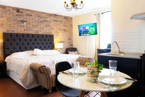 Individually furnished, laptop workspace, iron/ironing board, free WiFi - Suites Apodaca (Apodaca)