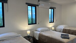 Shower, free toiletries, towels, soap - Suites Apodaca (Apodaca)