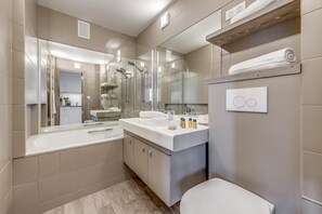 Bathtub - 200m from ski slopes, 5th floor, tv, ski locker, 20m², Tignes (Tignes)