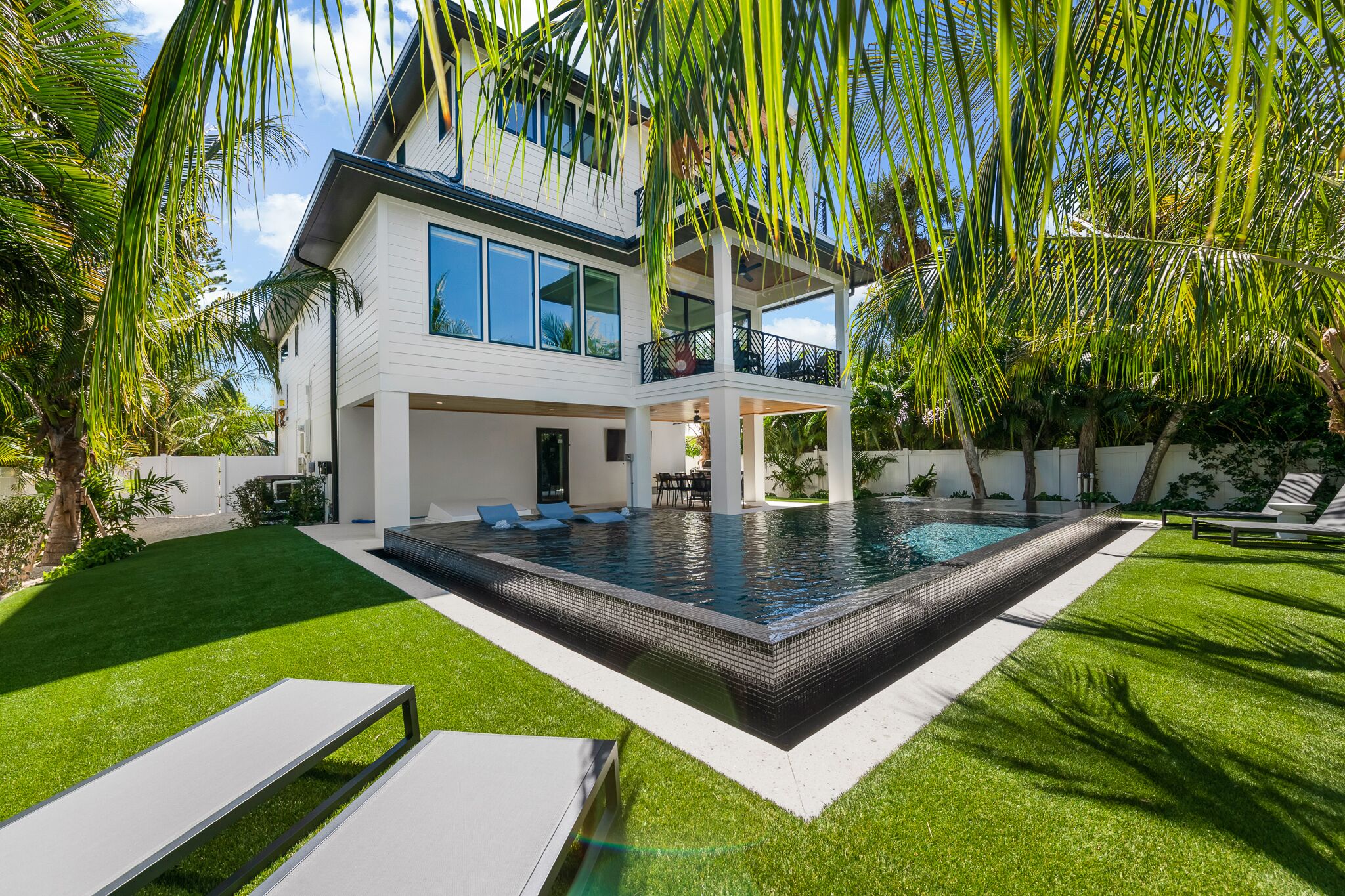 Beautiful designer luxury home with Golf Cart, Bikes, Pool and Spa, Rooftop!