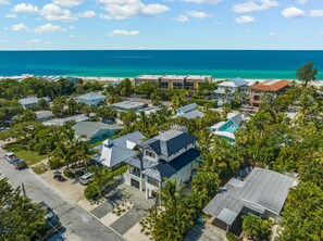 Exterior - Beautiful designer luxury home with Golf Cart, Bikes, Pool and Spa, Rooftop! (Holmes Beach)