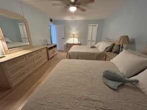 3 bedrooms, desk, iron/ironing board, free WiFi