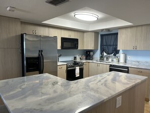 Fridge, microwave, oven, stovetop - GULF FRONT CONDO (Treasure Island)