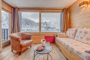 Living area - 100m from shops, 2nd floor, balcony, tv, ski locker, 65m², Tignes (Tignes)