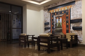 Lobby sitting area - Hotel Dorjiling (Paro)