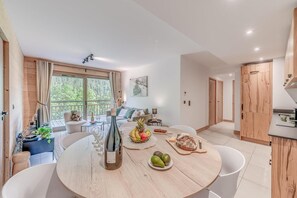 Living area - 1st floor, view open, balcony, parking, tv, ski locker, 72m², Champagny-en-Vanoise (Champagny-en-Vanoise)