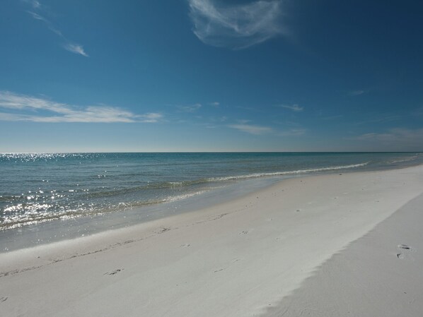 Beach nearby - Located in Crystal Beach, Close to Beach! (Destin)