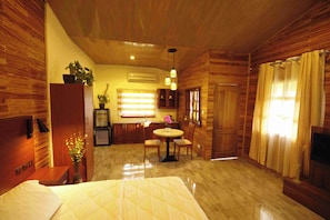 Comfort Chalet | 1 bedroom, Egyptian cotton sheets, premium bedding - Budget Island Hotel Akosombo (Akosombo)