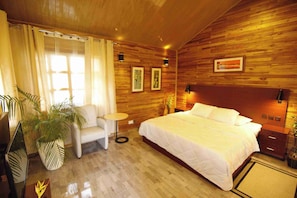 Comfort Chalet | 1 bedroom, Egyptian cotton sheets, premium bedding - Budget Island Hotel Akosombo (Akosombo)