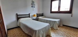 2 bedrooms, iron/ironing board, WiFi, bed sheets - Wonderful sea view with large terrace, walking distance to beach and swimming pools (Miami Platja)