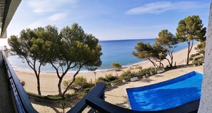 Pool - Wonderful sea view with large terrace, walking distance to beach and swimming pools (Miami Platja)