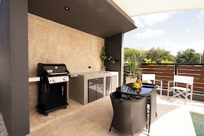 تناول الطعام بالخارج