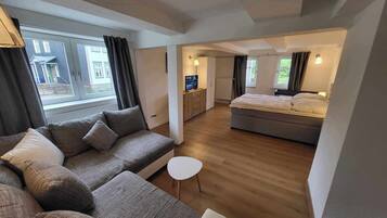 6 chambres, coffres-forts dans les chambres, lit parapluie