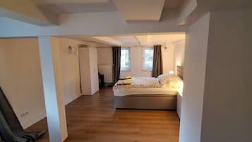 6 quartos, cofres nos quartos, berço de viagem, Wi-Fi de cortesia