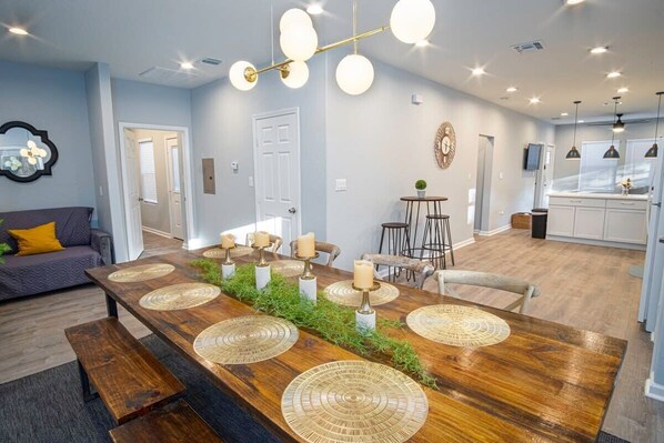 Dining - Don't Miss Dynamic 4BR/2BA Near Jolly Riverwalk (San Antonio)