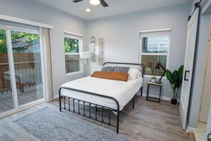 4 bedrooms, iron/ironing board, WiFi, bed sheets - Don't Miss Dynamic 4BR/2BA Near Jolly Riverwalk (San Antonio)