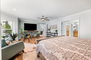 5 bedrooms, desk, iron/ironing board, free WiFi