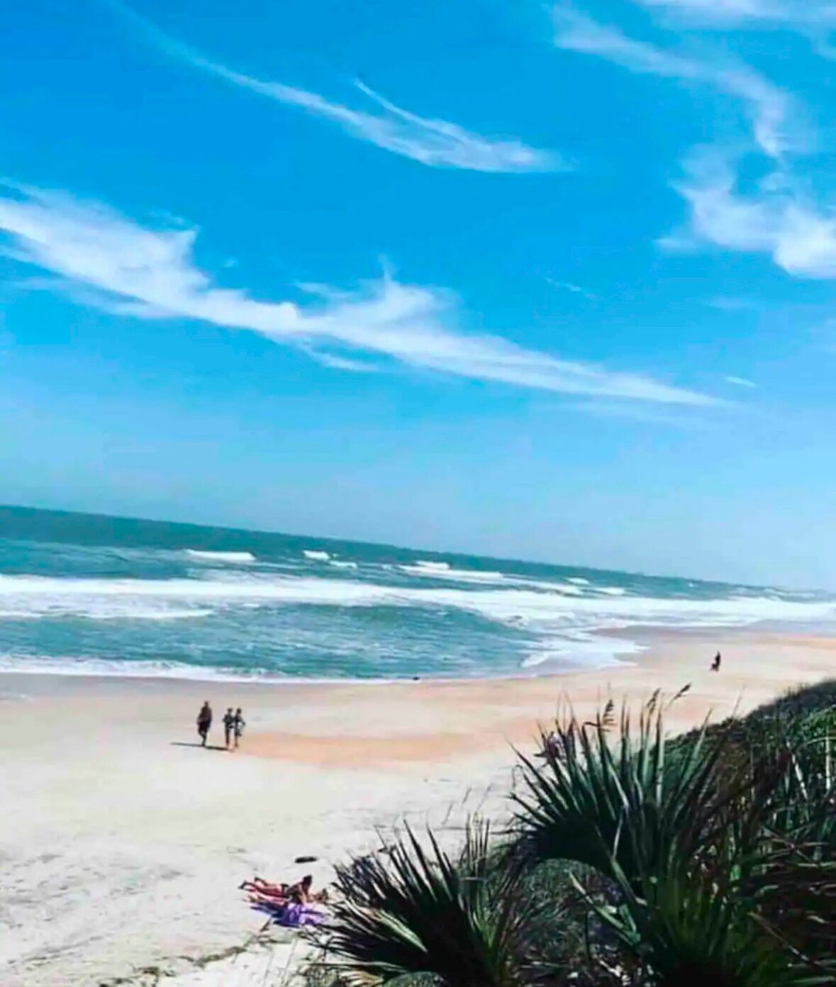 Chaises longues, serviettes de plage
