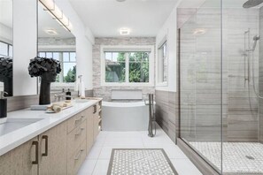 Hair dryer, towels, soap, toilet paper - NEW! Huge Luxury Family Home with Roof Deck, Chef's Dream
 (Denver)