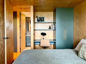 1 habitación, tabla de planchar con plancha, wifi y ropa de cama
