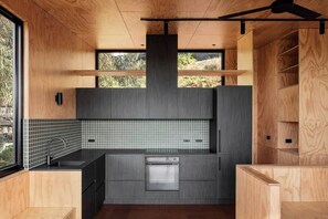 Fridge, oven, stovetop, dishwasher - Bridge Rest - Wye River House (Wye River)