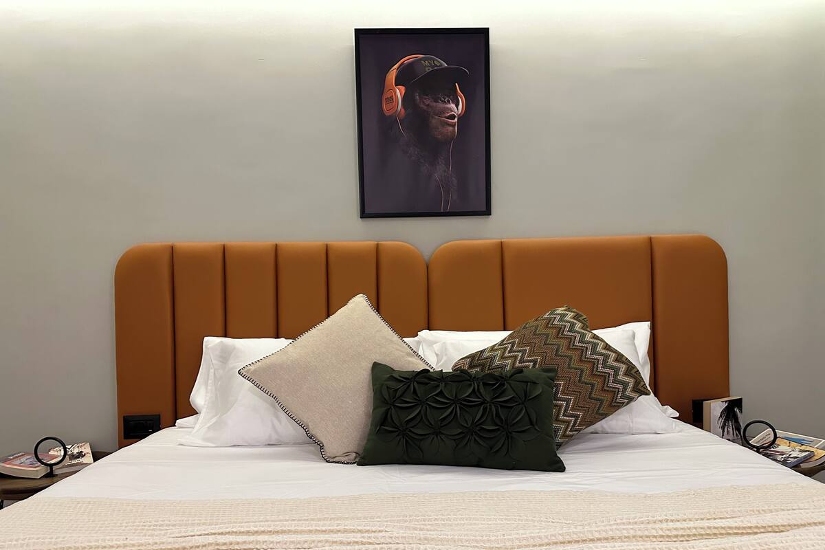 Classic Double Room | Minibar, laptop workspace, blackout drapes, WiFi (free)