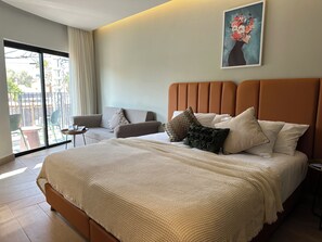 Habitació familiar | Minibar, espai de treball apte per a portàtils i cortines opaques