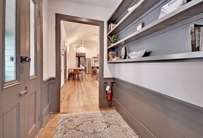 Living area - The Ashley Suite (Charleston)