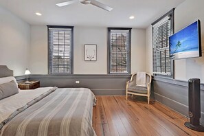 4 bedrooms, iron/ironing board, free WiFi - The Ashley Suite (Charleston)