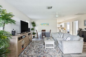 DVD player, stereo - Wonderful 3bdr cottage, 5mins from beach (Jupiter)